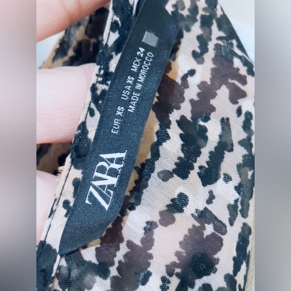 Zara brand size XS Stylish Black and Tan Crop Top - Picture 6 of 8